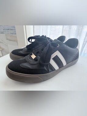 GBG Los Angeles Black Sneakers with White Stripes Sz 8.5